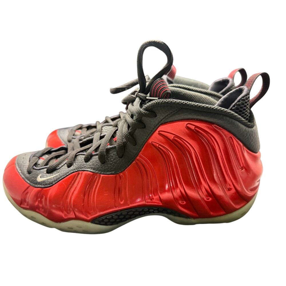 NIKE Air Foamposite One Metallic Red Size 10.5 DZ2545-600